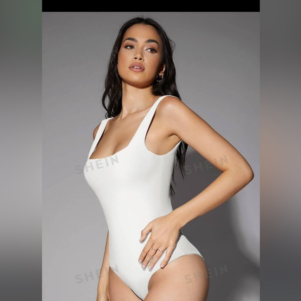 SHEIN BAE 1pc Square Neck Solid Bodysuit